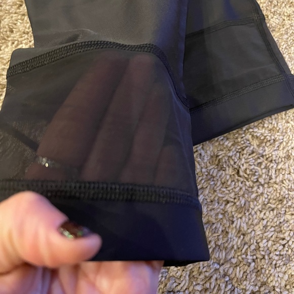 BRAND NEW VICTORIAS SECRET VS SPORT CROP LEGGINGS - Picture 6 of 6